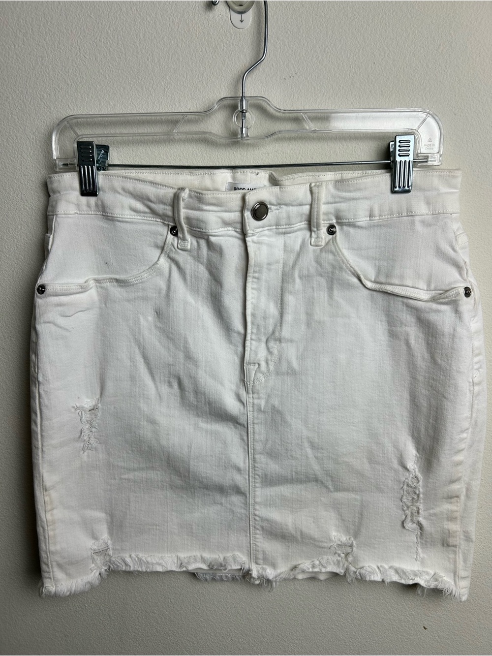 Good American White Distressed Stretch Denim Mini Skirt Raw Hem size: 10/30